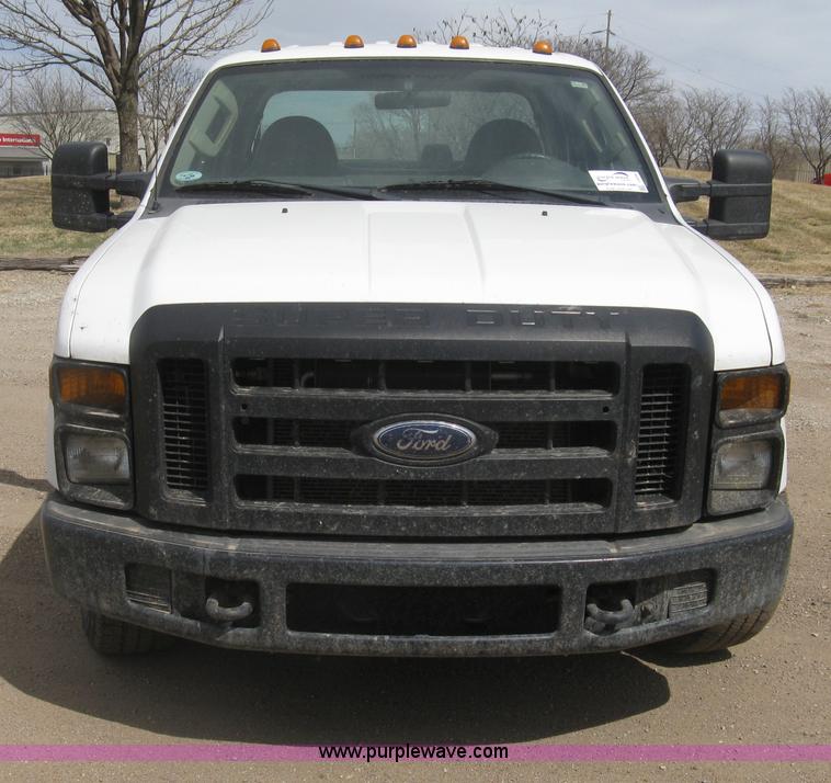 image for item I5556 2008 Ford F350 Super Duty XL Crew Cab pickup truck