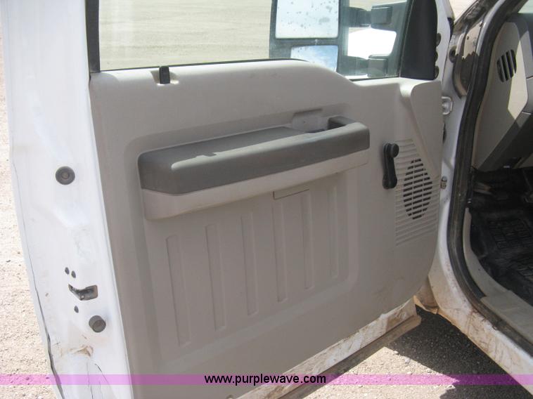 image for item I5556 2008 Ford F350 Super Duty XL Crew Cab pickup truck