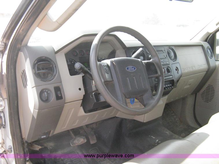 image for item I5556 2008 Ford F350 Super Duty XL Crew Cab pickup truck