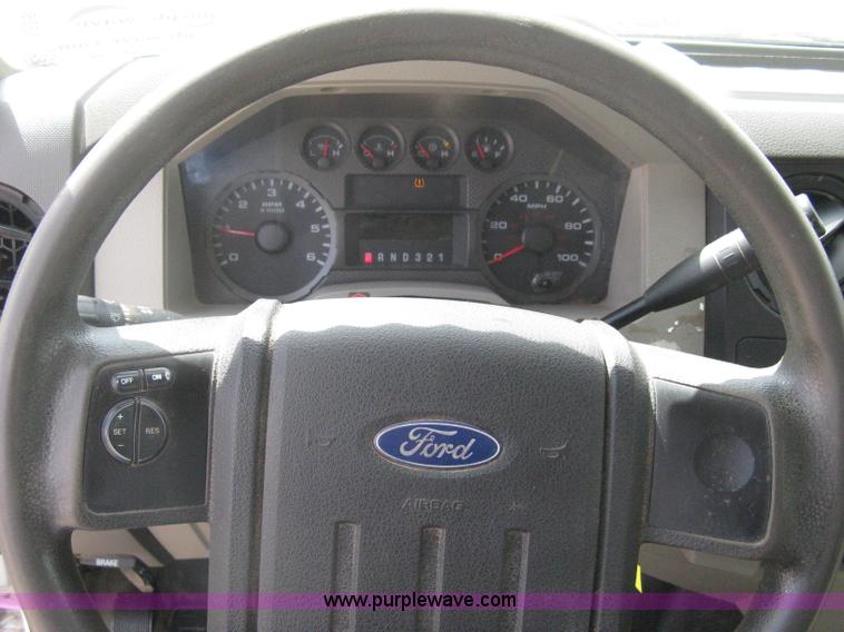 image for item I5556 2008 Ford F350 Super Duty XL Crew Cab pickup truck