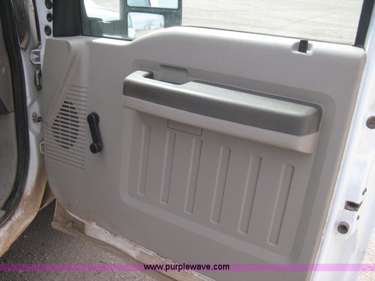 image for item I5556 2008 Ford F350 Super Duty XL Crew Cab pickup truck