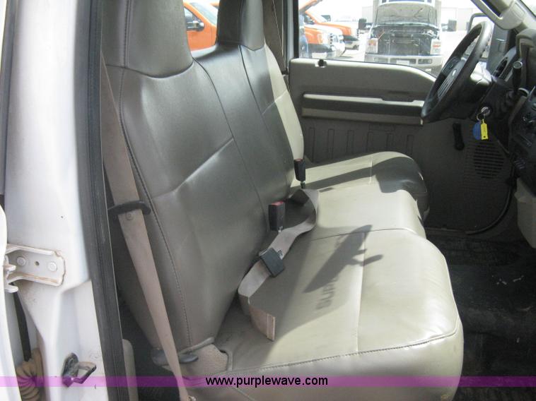 image for item I5556 2008 Ford F350 Super Duty XL Crew Cab pickup truck