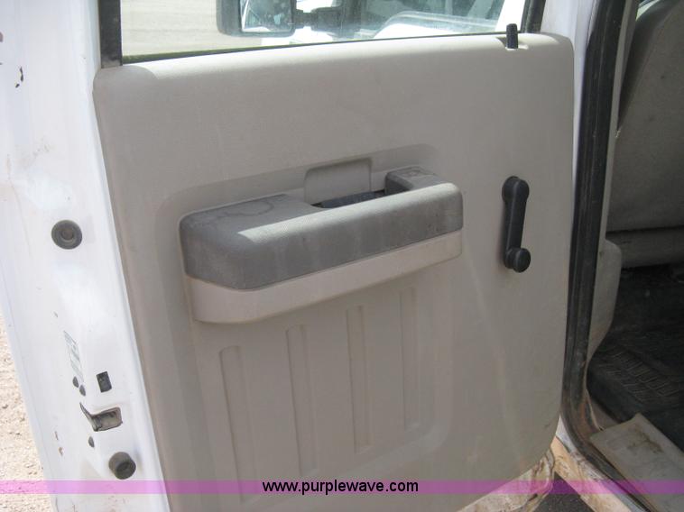 image for item I5556 2008 Ford F350 Super Duty XL Crew Cab pickup truck