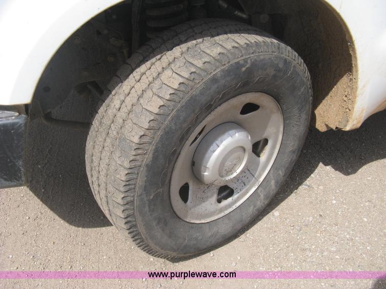 image for item I5556 2008 Ford F350 Super Duty XL Crew Cab pickup truck