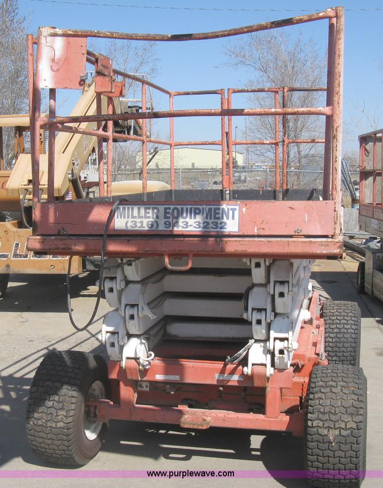 image for item I5568 Hunter Lift 2560 electric scissor lift