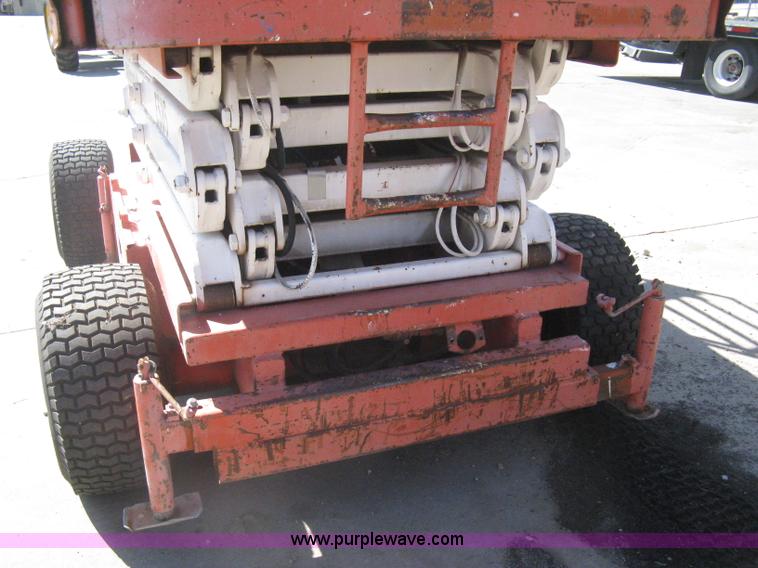 image for item I5568 Hunter Lift 2560 electric scissor lift