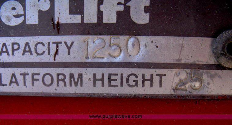 image for item I5568 Hunter Lift 2560 electric scissor lift