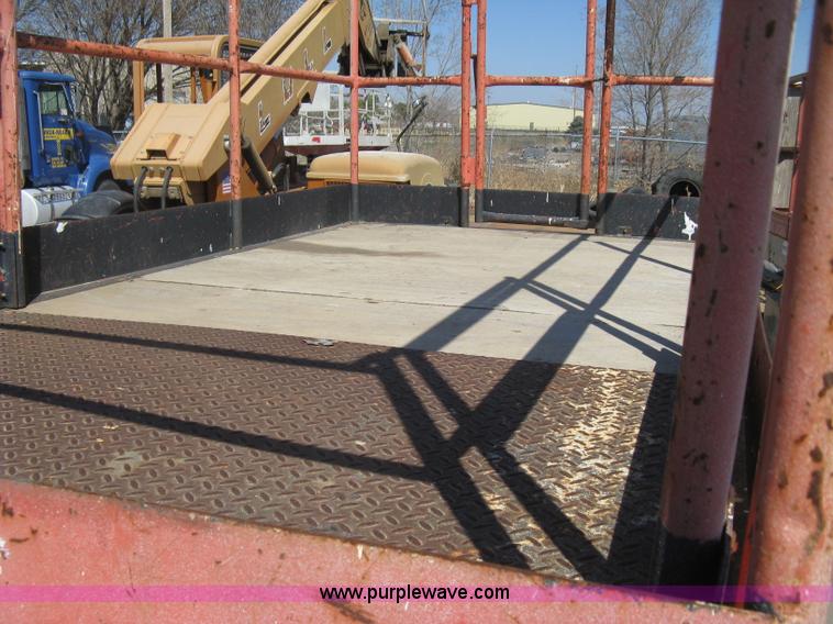 image for item I5568 Hunter Lift 2560 electric scissor lift