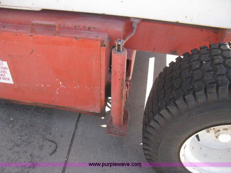 image for item I5568 Hunter Lift 2560 electric scissor lift