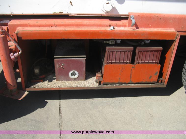 image for item I5568 Hunter Lift 2560 electric scissor lift