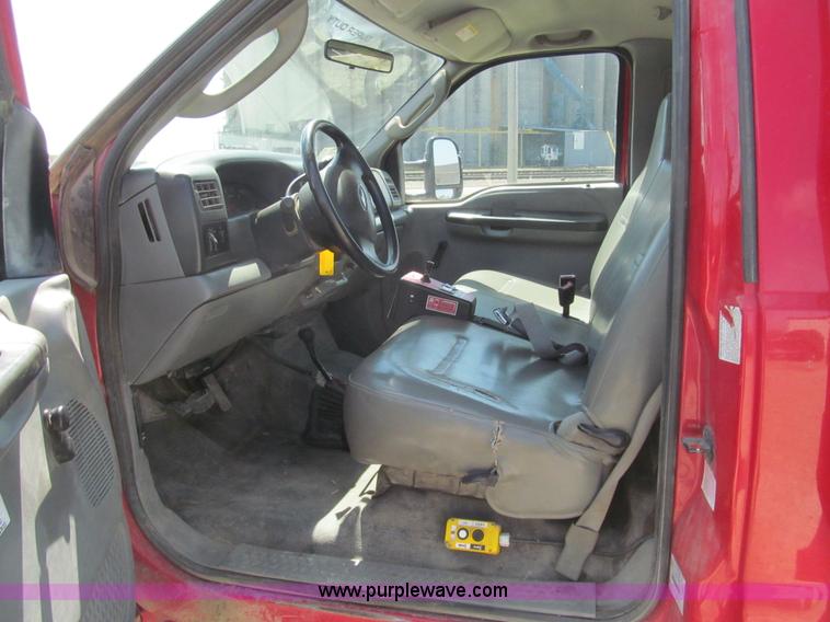 image for item I7130 2004 Ford F550 dump bed truck