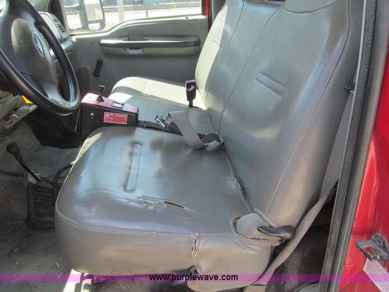 image for item I7130 2004 Ford F550 dump bed truck