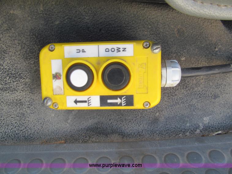 image for item I7130 2004 Ford F550 dump bed truck