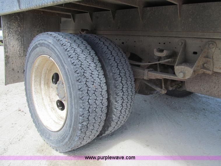 image for item I7130 2004 Ford F550 dump bed truck