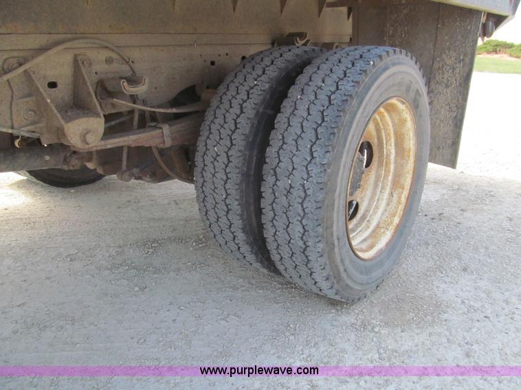 image for item I7130 2004 Ford F550 dump bed truck