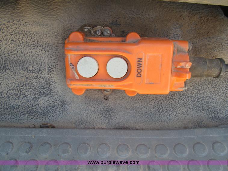 image for item I7131 2003 Ford F550 XLT dump bed truck