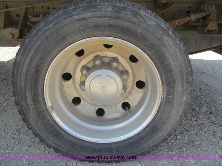 image for item I7131 2003 Ford F550 XLT dump bed truck