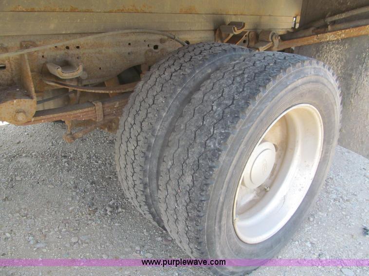image for item I7131 2003 Ford F550 XLT dump bed truck