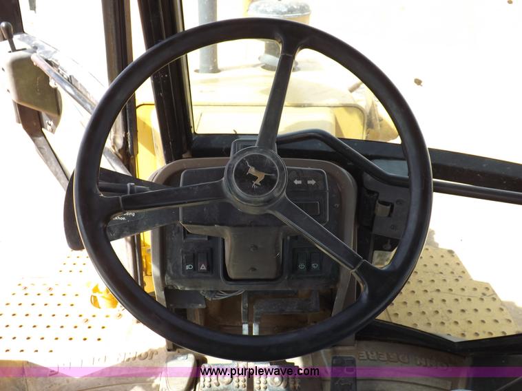 image for item I9005 1993 John Deere 710D backhoe