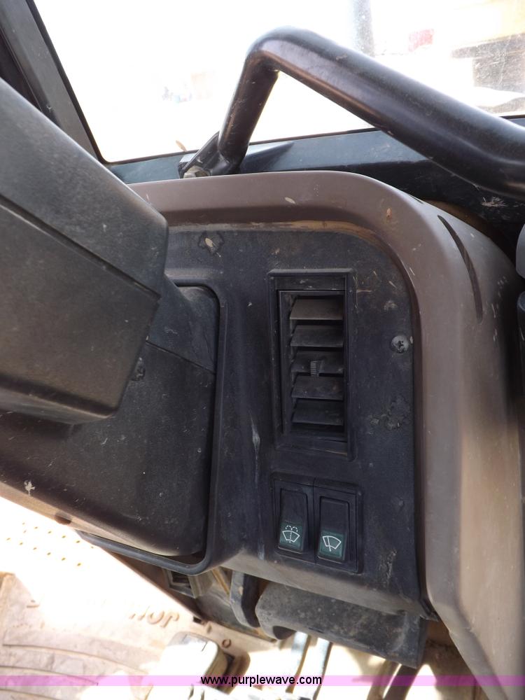 image for item I9005 1993 John Deere 710D backhoe