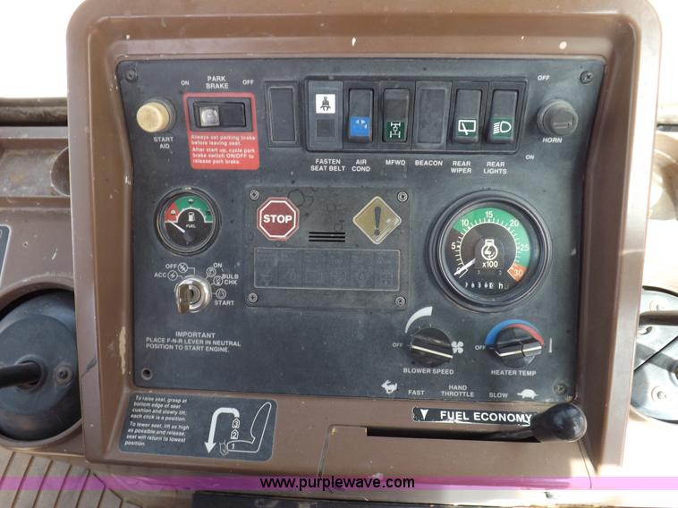 image for item I9005 1993 John Deere 710D backhoe