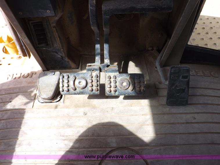 image for item I9005 1993 John Deere 710D backhoe