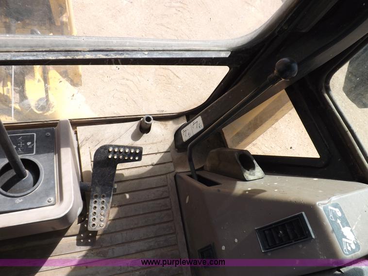 image for item I9005 1993 John Deere 710D backhoe