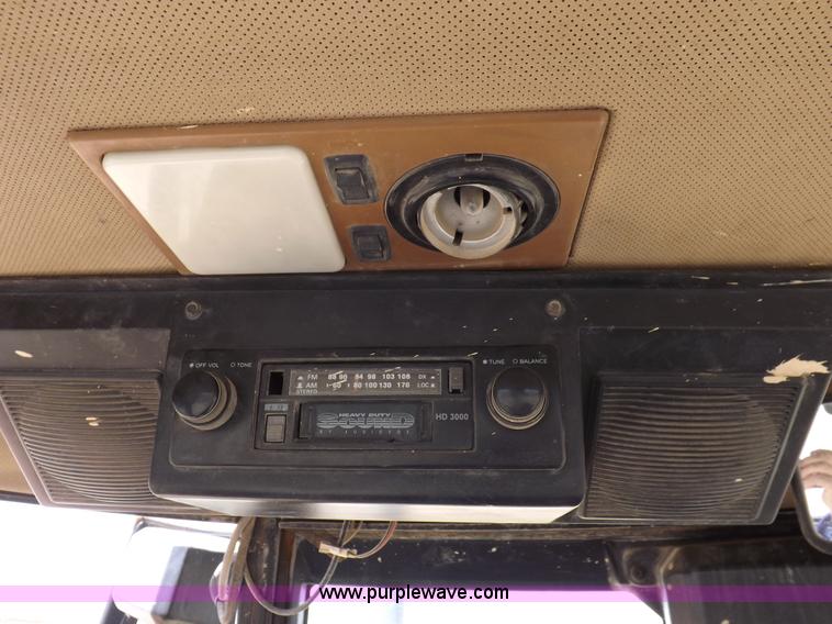 image for item I9005 1993 John Deere 710D backhoe