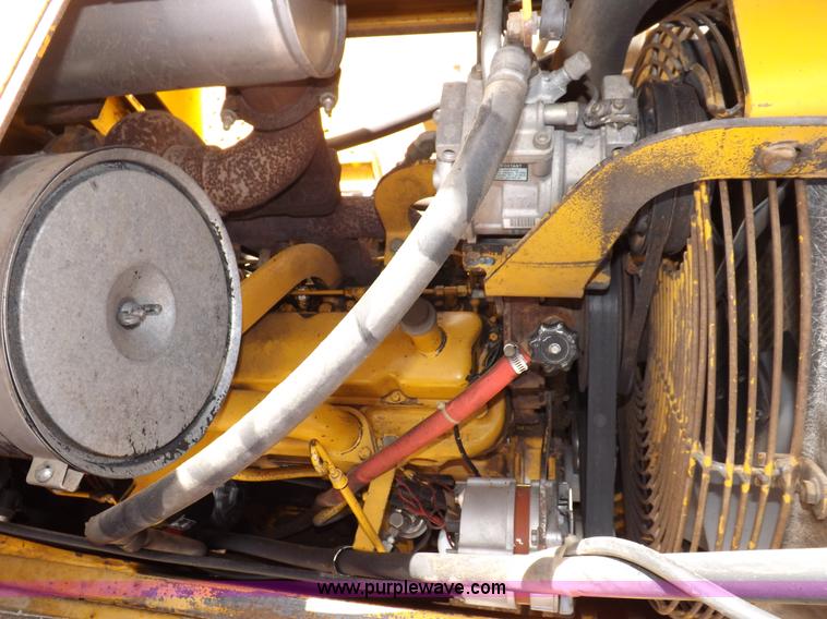 image for item I9005 1993 John Deere 710D backhoe