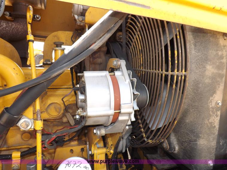 image for item I9005 1993 John Deere 710D backhoe