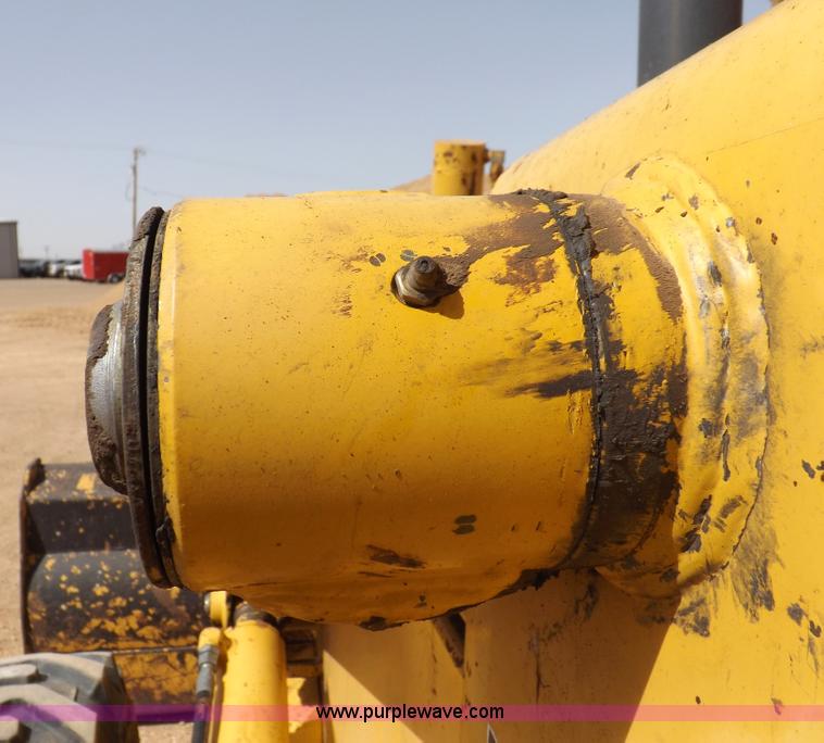 image for item I9005 1993 John Deere 710D backhoe