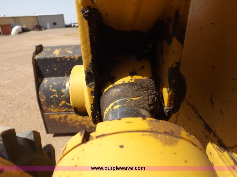 image for item I9005 1993 John Deere 710D backhoe