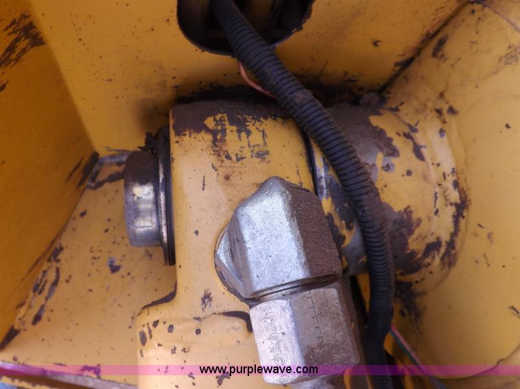 image for item I9005 1993 John Deere 710D backhoe
