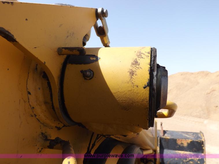 image for item I9005 1993 John Deere 710D backhoe