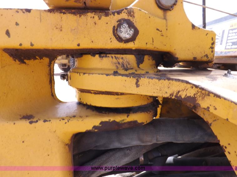 image for item I9005 1993 John Deere 710D backhoe