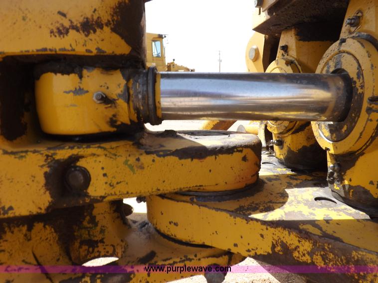 image for item I9005 1993 John Deere 710D backhoe