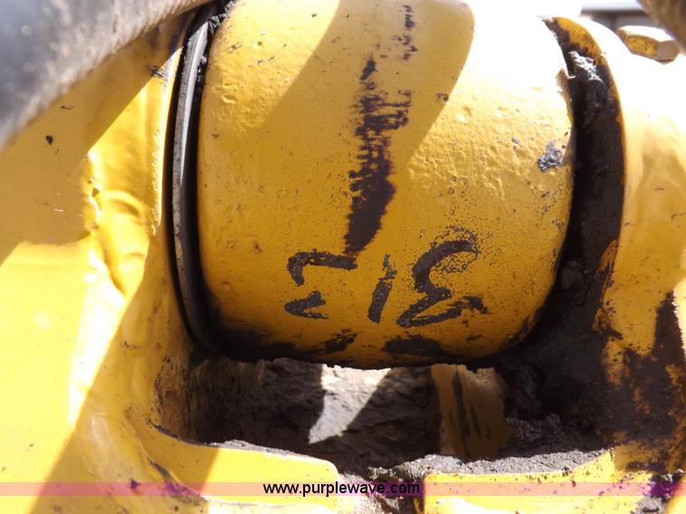 image for item I9005 1993 John Deere 710D backhoe