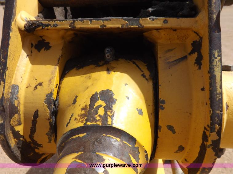 image for item I9005 1993 John Deere 710D backhoe