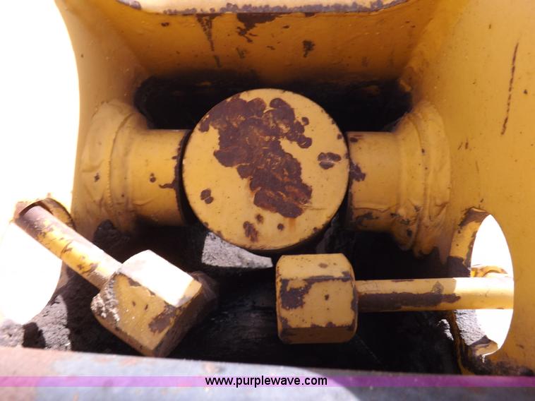 image for item I9005 1993 John Deere 710D backhoe