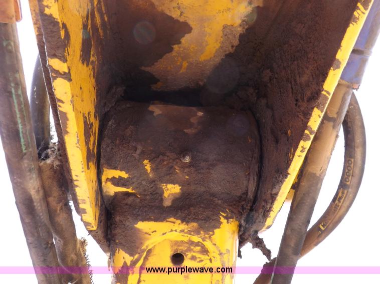 image for item I9005 1993 John Deere 710D backhoe