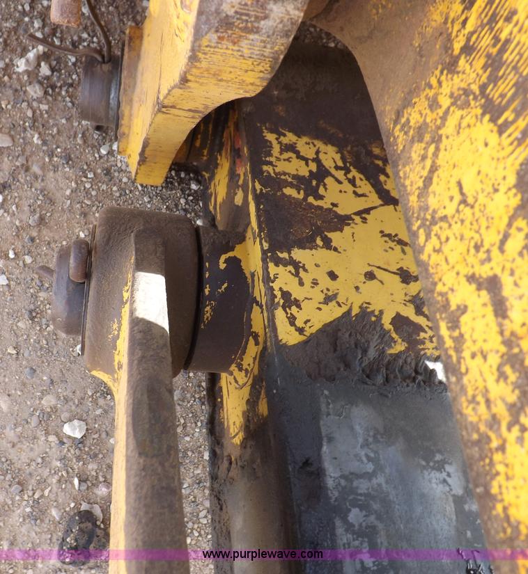 image for item I9005 1993 John Deere 710D backhoe