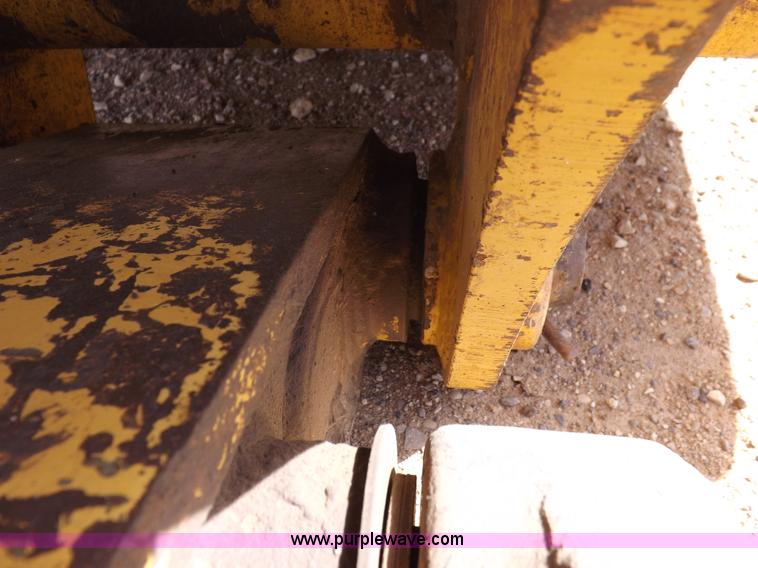 image for item I9005 1993 John Deere 710D backhoe