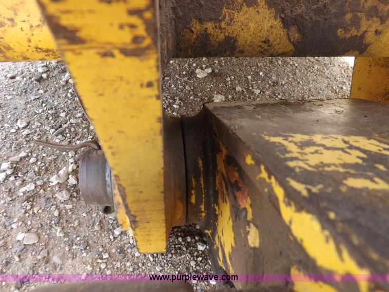 image for item I9005 1993 John Deere 710D backhoe