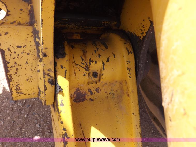image for item I9005 1993 John Deere 710D backhoe