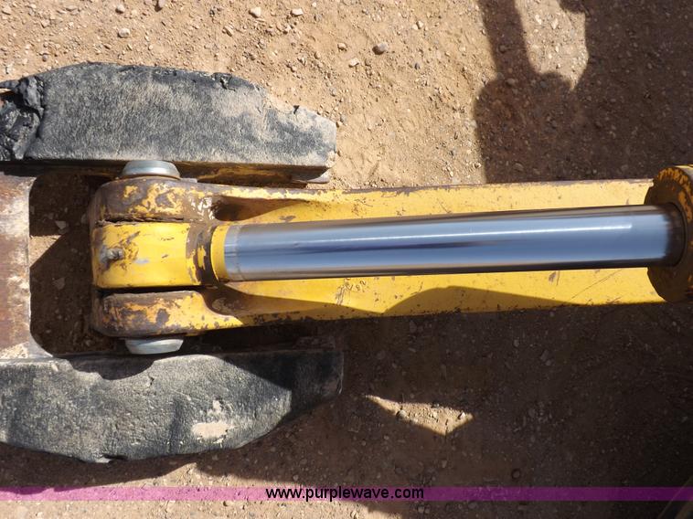 image for item I9005 1993 John Deere 710D backhoe