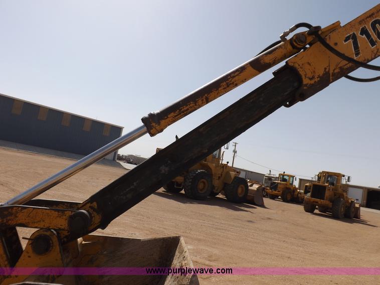 image for item I9005 1993 John Deere 710D backhoe