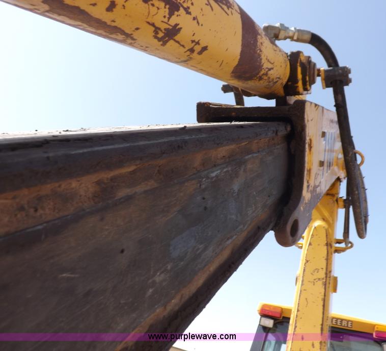 image for item I9005 1993 John Deere 710D backhoe