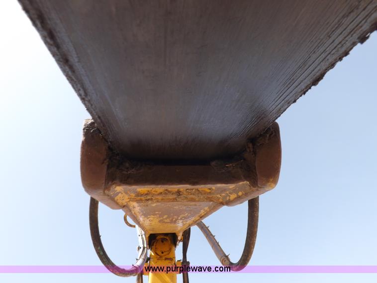 image for item I9005 1993 John Deere 710D backhoe