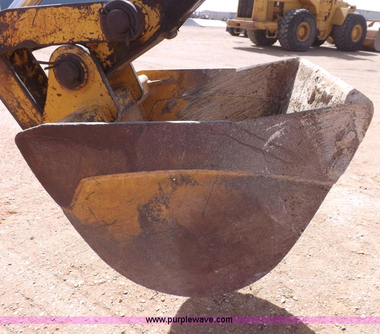 image for item I9005 1993 John Deere 710D backhoe