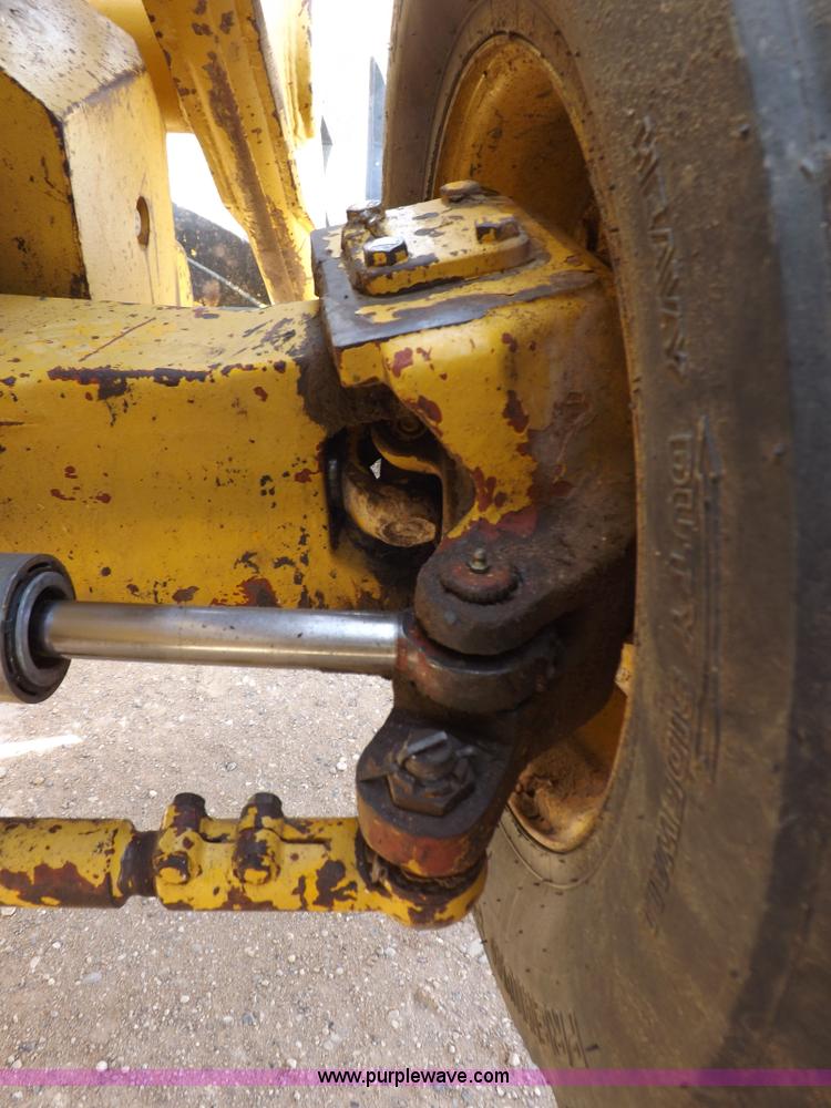 image for item I9005 1993 John Deere 710D backhoe